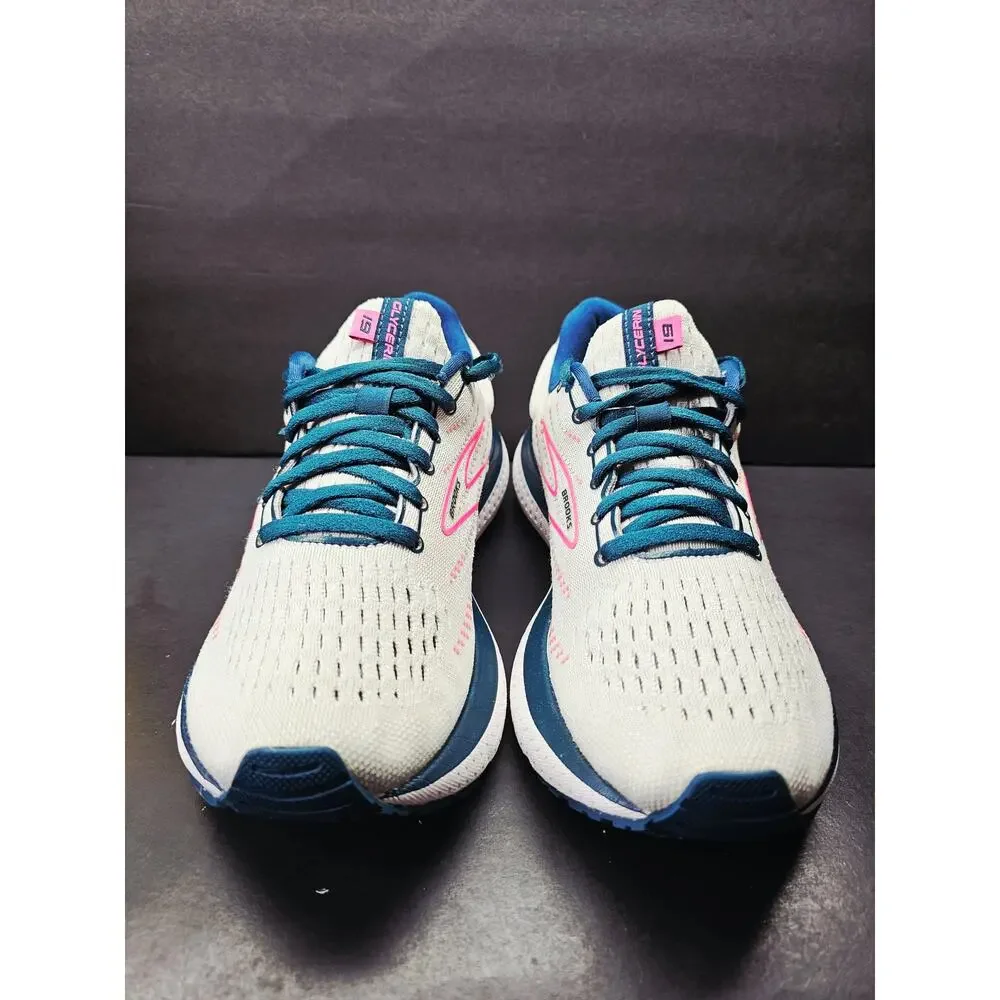 Brooks Women's Light Gray Sneakers with Pink and Blue Accents